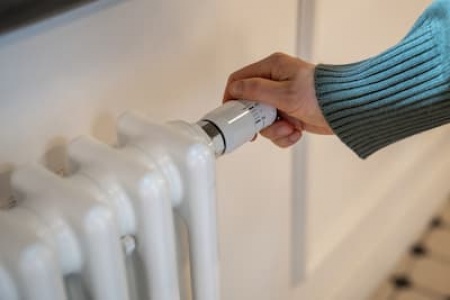 hand-turning-radiator-valve-reducing-temperature-i-2025-03-08-23-47-13-utc.jpg